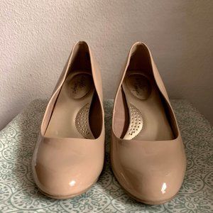 Dexflex Comfort Round-Toe Pumps